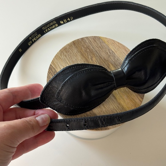Vintage | Genuine Leather Black Bow Belt Sz M 29” - Picture 3 of 6